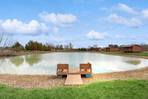 Murphysboro Apartment | Pet Friendly! Couples Retreat in Southern Illinois