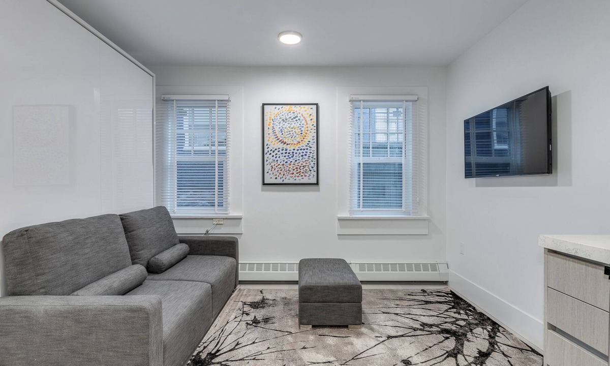Downtown Vancouver Apartment | Pet Friendly Furnished Studio@1425 Haro