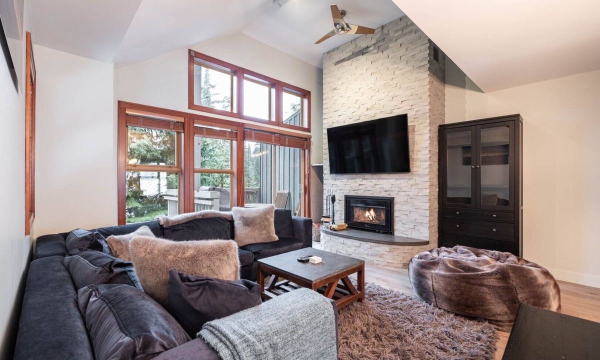 Blackcomb Condo | Pet friendly | Hot tub | BBQ | Free parking
