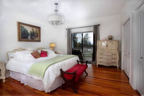 Southeast Kelowna House | Pet Friendly Licensed Suite on Haskap Farm