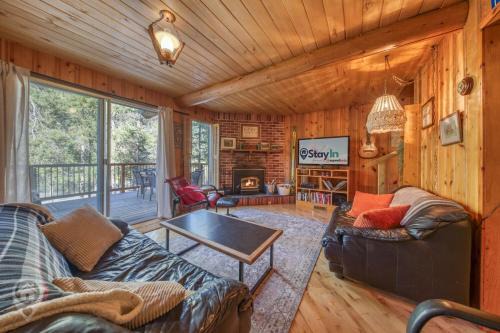 Panorama House | Pet-Friendly Original Ski Cabin by StayIn