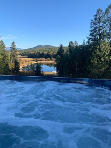 East Kootenay House | Petal & Pine Shores 20 acres on lake with hot tub