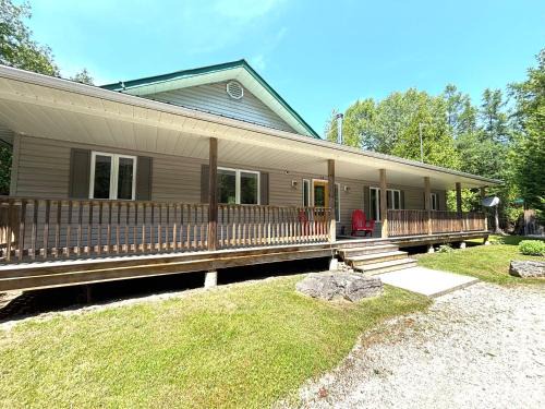 Lion's Head House | Pike And Pine Hot Tub Starlink Near Lake
