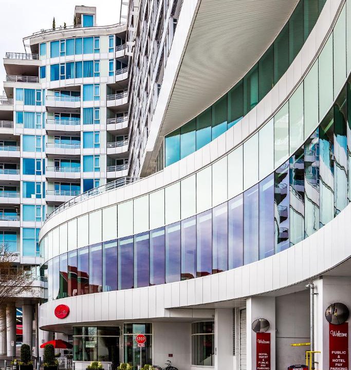 Lower Lonsdale Hotel | Pinnacle Hotel at the Pier