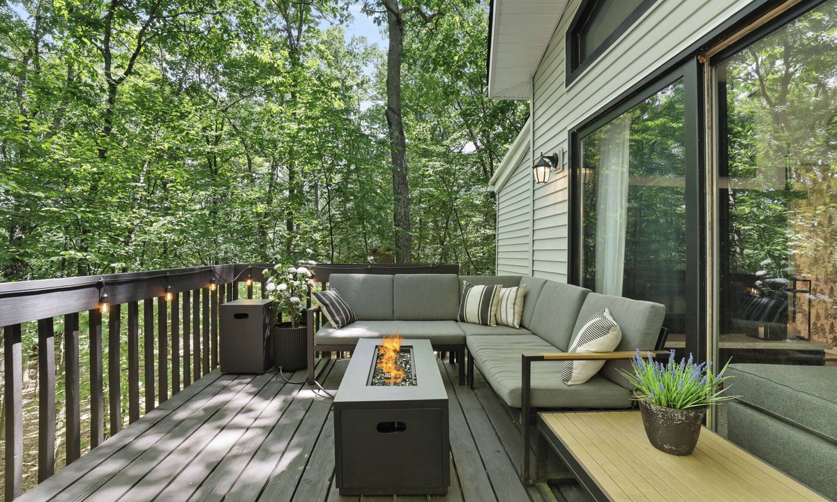 Bushkill House | Poconos Chatham Continental - Hot Tub & Fire Pit