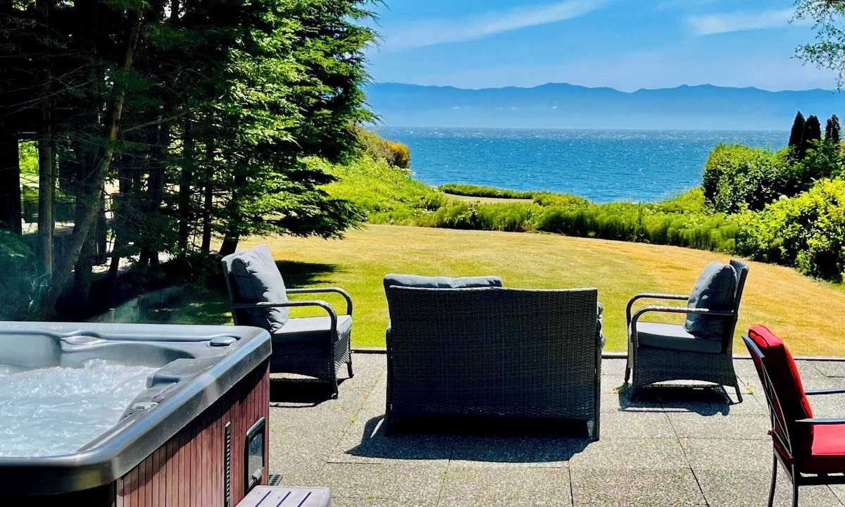 Otter Point House | Points West Oceanfront Resort 2 Bed Ocean Point Suite