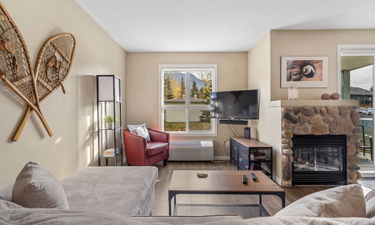 Radium Hot Springs Condo | Polar Peak | Hot Tub | Pool | Gas Fireplace