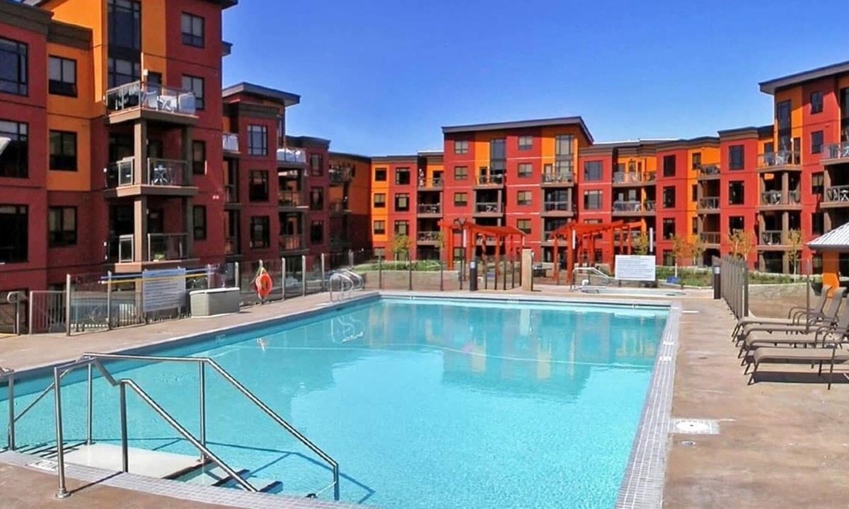 South Pandosy House | Pool Deck - Playa Del Sol, 2 Bd 2 Bath