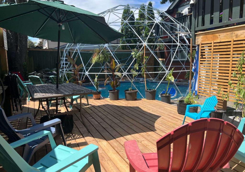 Saanich East Apartment | Poolside Hideaway Heated Pool All Year Ideal for Groups Sleeps 6 plus