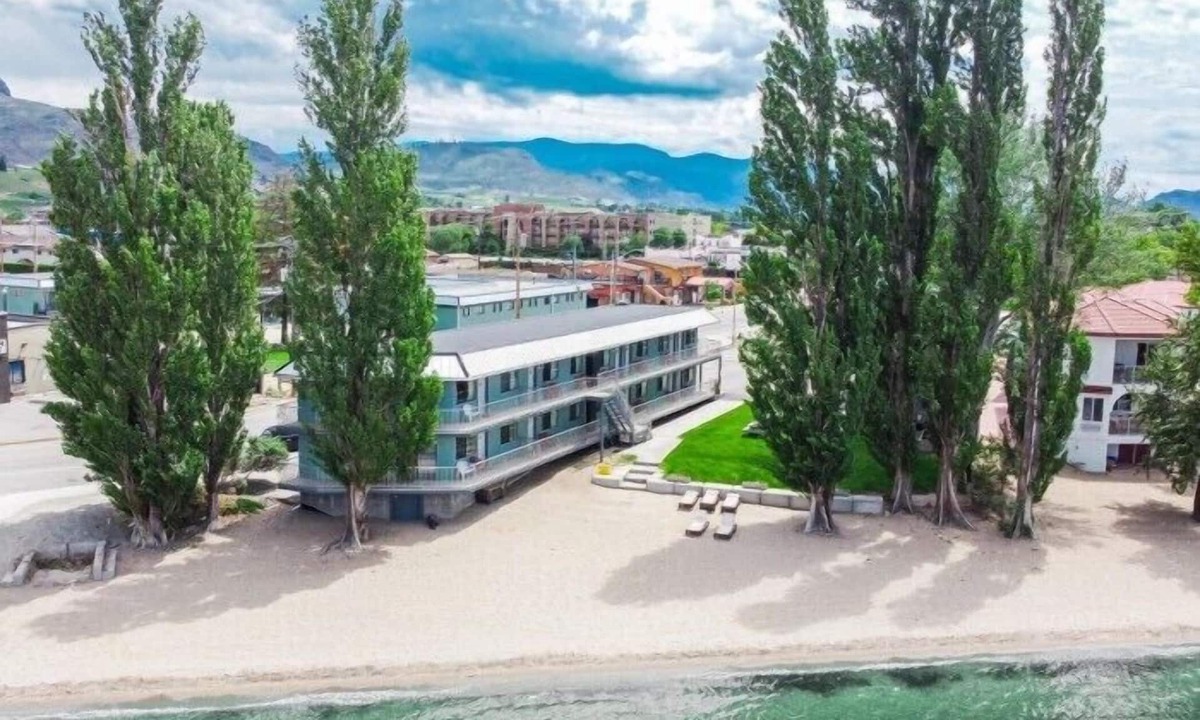Osoyoos Hotel | Poplars Motel on the lake