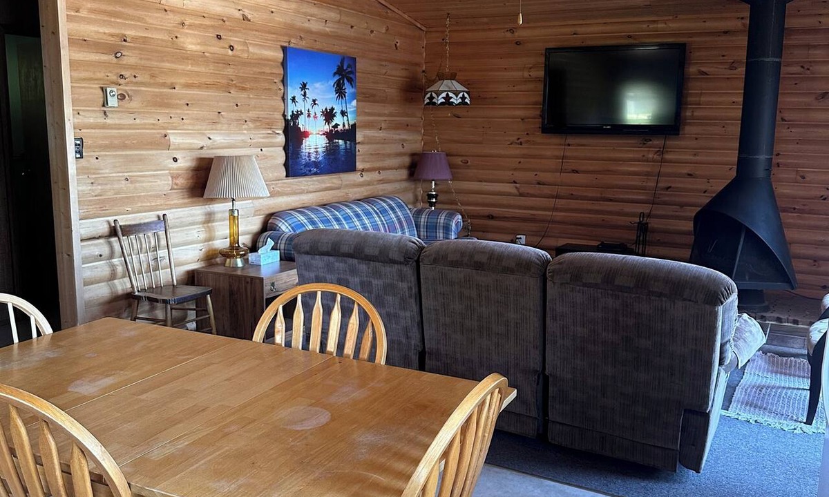 Kenora Cabin | Portage Lodge - Cabin #10 (4 people) - Kenora, Ontario, Canada