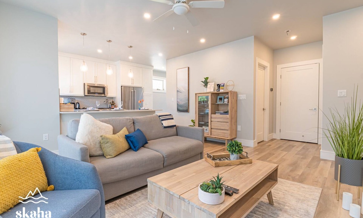 Okanagan-Similkameen Condo | Premier Vacation Home steps to Skaha Lake