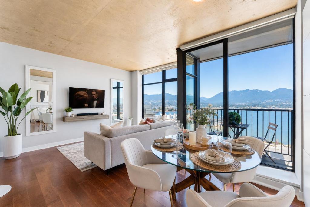 Gastown Apartment | Premium 2BR Walk to Canada Place and Seawall
