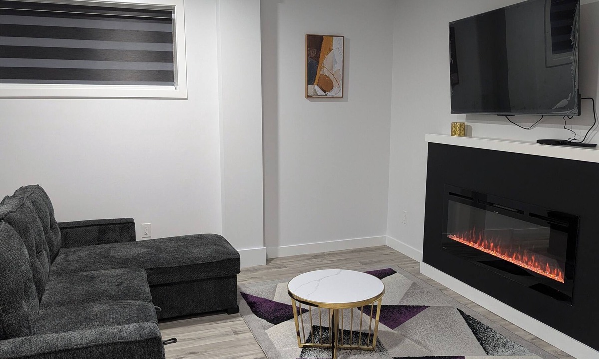 Southwest Edmonton House | President's Choice: Spacious 1-Bedroom Basement Suite with Fireplace