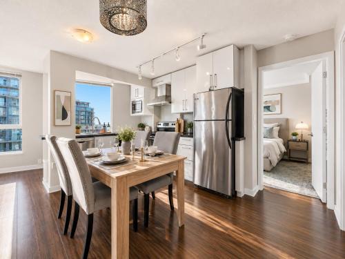 Crosstown Apartment | Prime 2BR Vancouver Stay beside Stadium-Chinatown Station