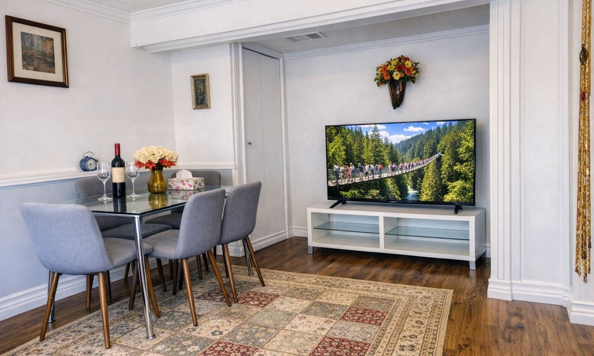 Canyon Heights House | Prime North Vancouver Suite Near Grouse & Capilano