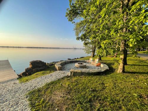 Cressy House | Prince Edward County Beachfront Retreat