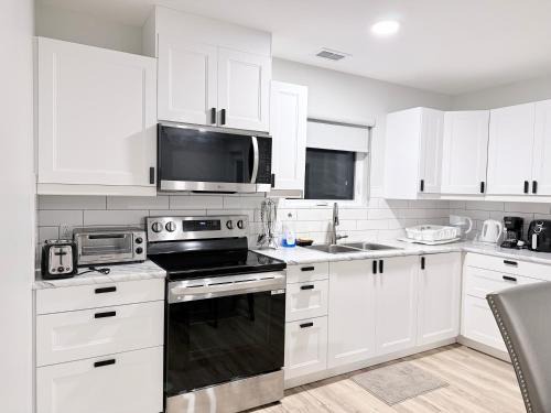 Whitehorse Apartment | Private 1BR Suite with Kitchen, Laundry, Parking & 1 Gigabit Internet
