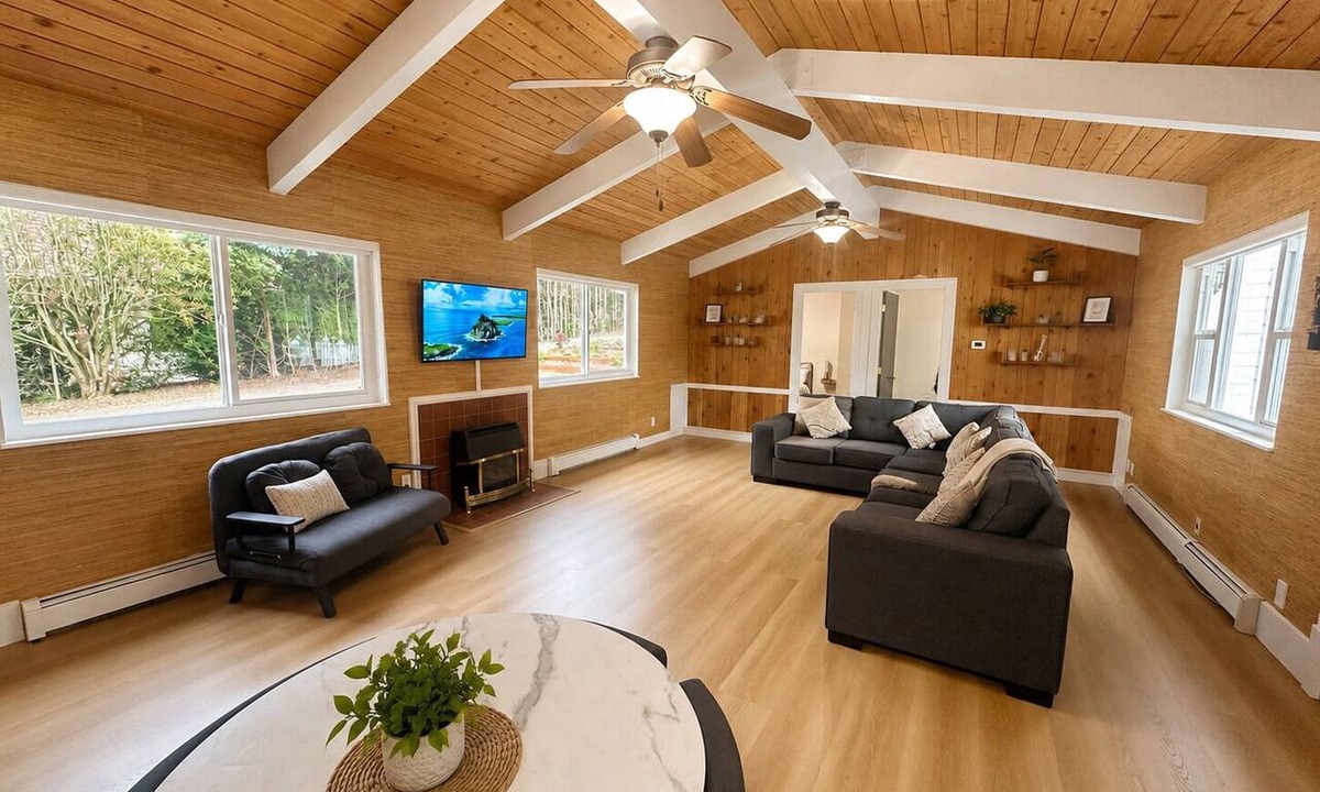 Surrey Newton Apartment | Private 2 bed 1bath spacious suitewith laundry, internet, parking