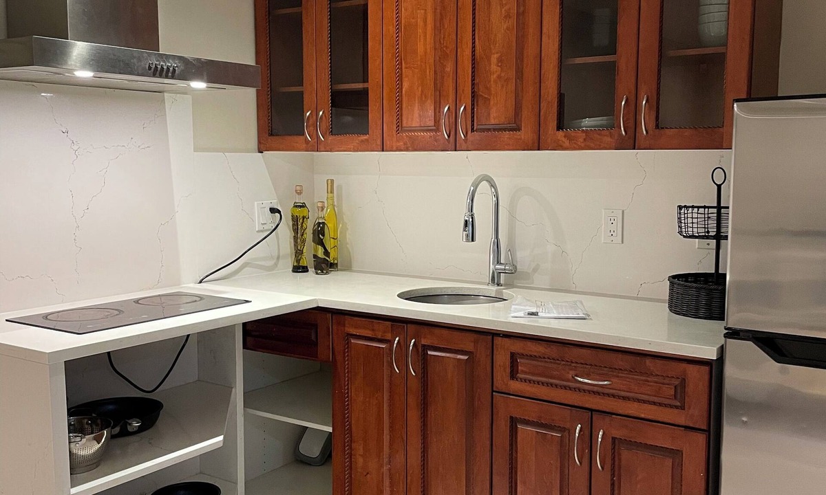 Fraserview House | Private, Cozy 2 Bedrooms in Basement Suite