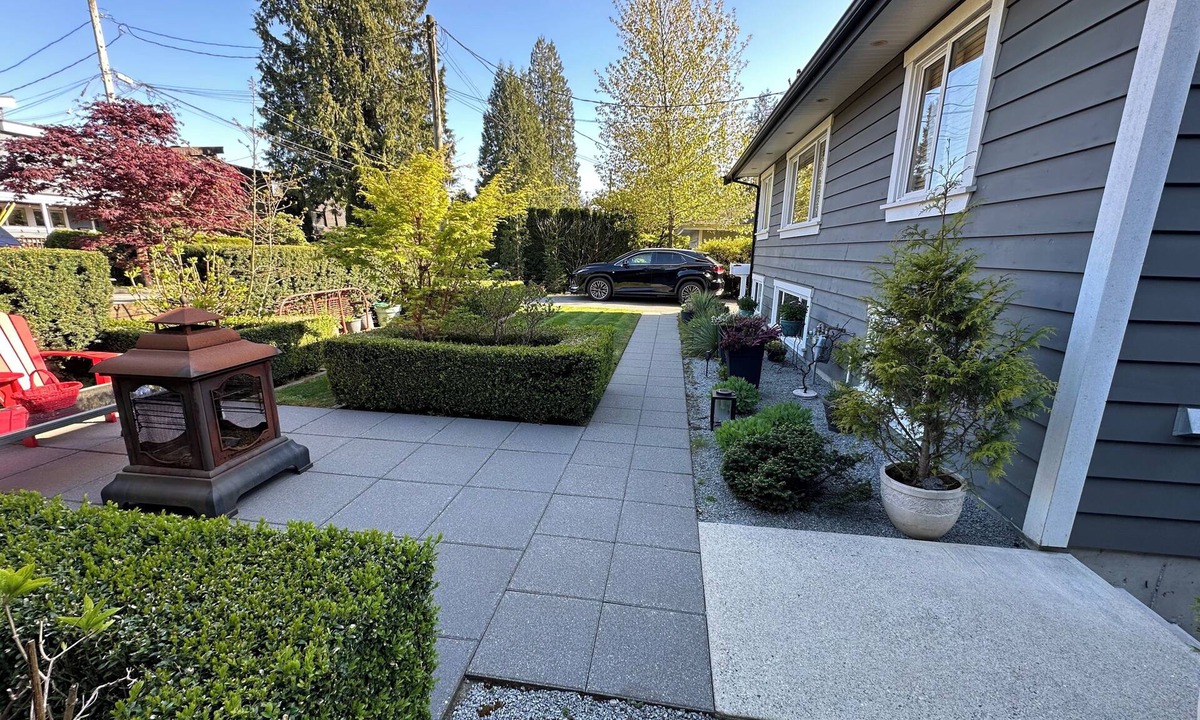 Pemberton Heights Apartment | Private Garden Level Suite Bright & Spacious
