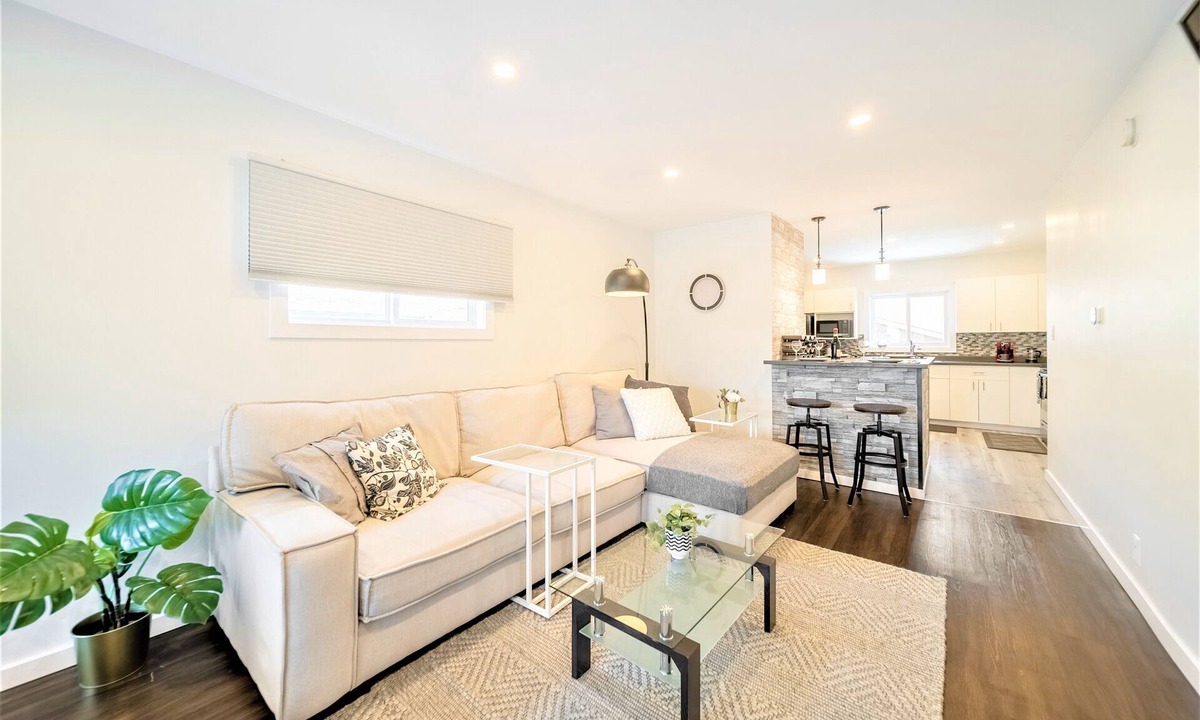 Winnipeg House | Private Gym & Dedicated Office Space.