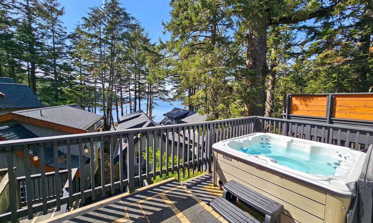 Ucluelet Cabin | Private HOT TUB ~ Nature & Beach at Your Doorstep ⎮ Tidal Pool