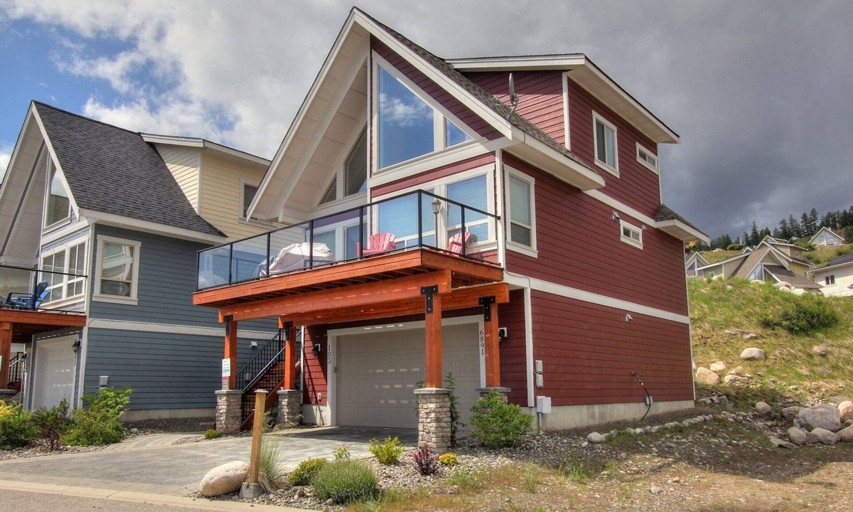 Central Okanagan Cottage | Private Lake View Cottage with amenities for everyone!