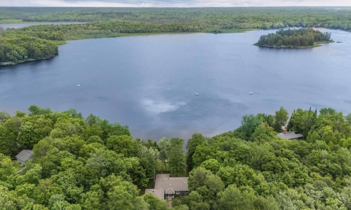 Bracebridge Cottage | Private Muskoka Paradise - 4 Season Waterfront Retreat
