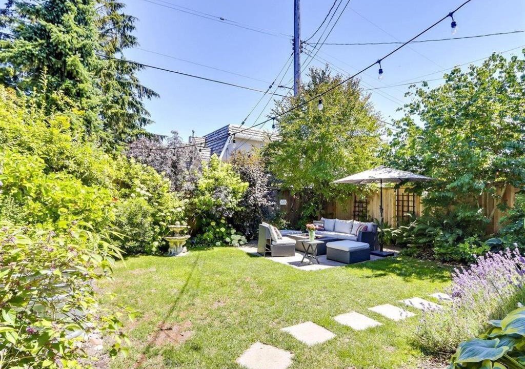 Dunbar House | Private Suite With Spacious Yard
