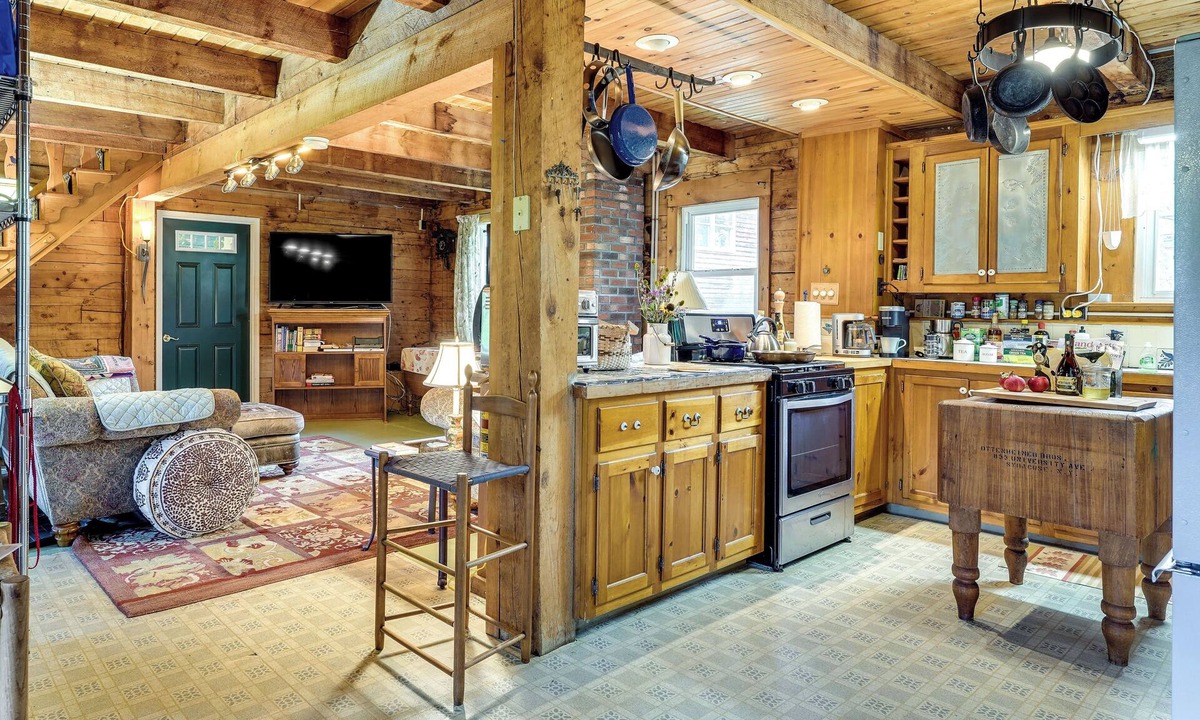 Town of Beekmantown Cottage | Private Yard & Deck: Adirondack Cabin Retreat!