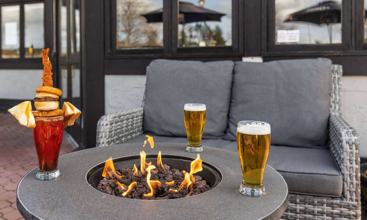 Saanichton Hotel | Quality Inn Waddling Dog