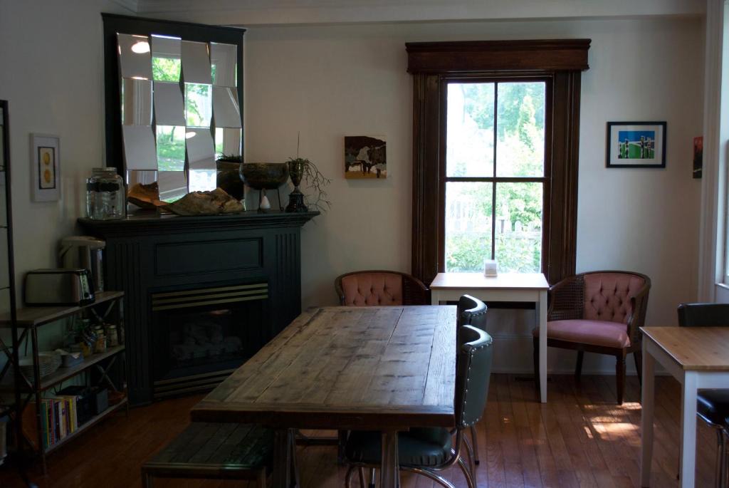 Old Town Historic District Bed & Breakfast | Queen Regent Bed & Breakfast
