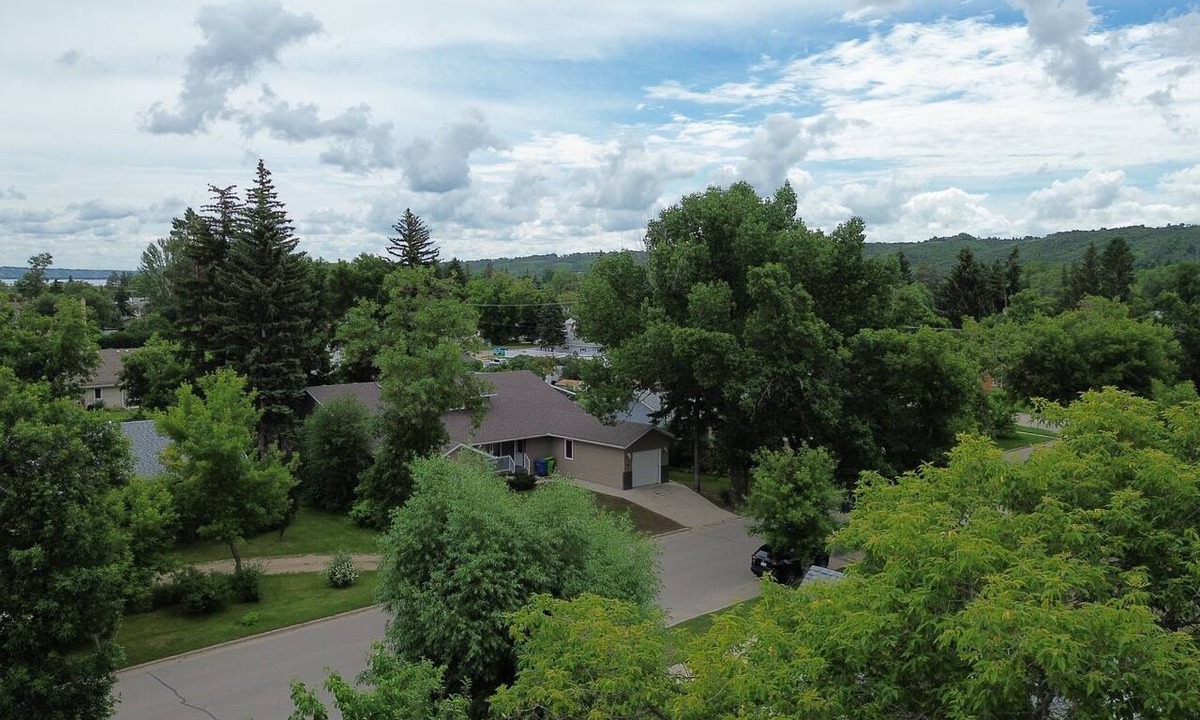 Fort Qu'Appelle House | Quiet home on tree-lined avenue in cozy Fort Qu'Appelle