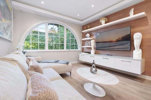 Kitsilano House | Quiet Kits Oasis. 2BR, Patio and Private Garage