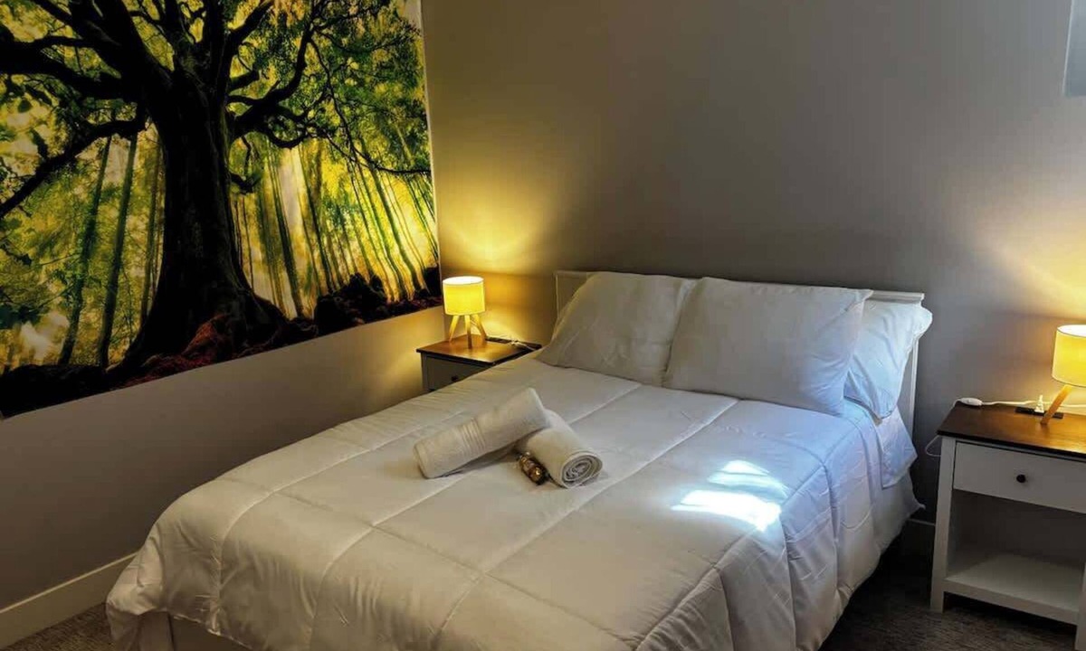 Sunalta House | Raccoon - Private Unit near Downtown and 17th Av