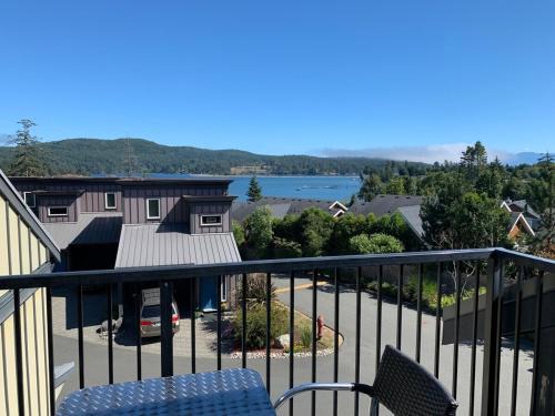 Sooke House | Race Rocks Townhouse - Pet Friendly Sooke Rental