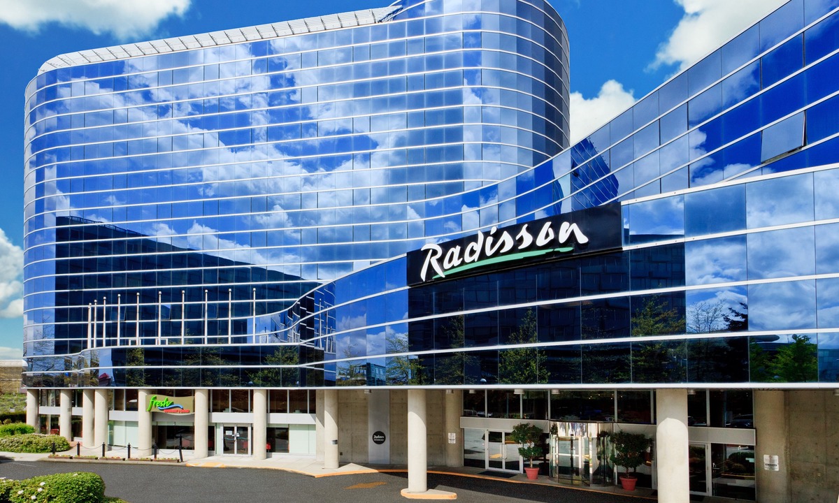 Golden Village Hotel | Radisson Hotel Vancouver Airport
