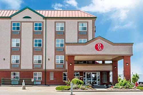 Sherwood Park Hotel | Ramada by Wyndham Sherwood Park