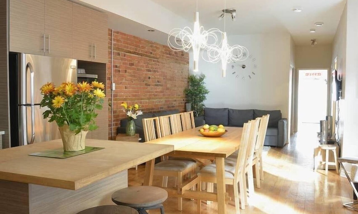 Plateau Mont Royal Apartment | Rare Find! Ground Floor apartment near metro. Patio, 4 bedrooms + 4 bathrooms.
