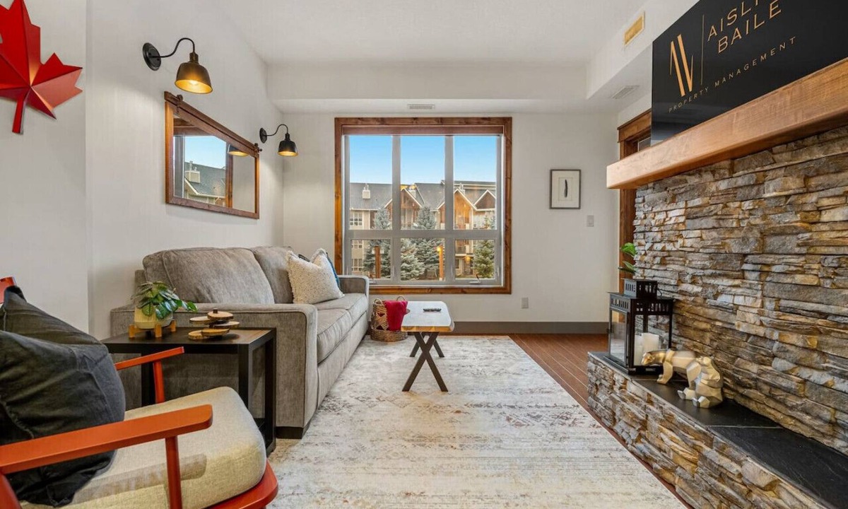 Radium Hot Springs Apartment | Red Maple Retreat | Hot Tub | Pool | Gas Fireplace