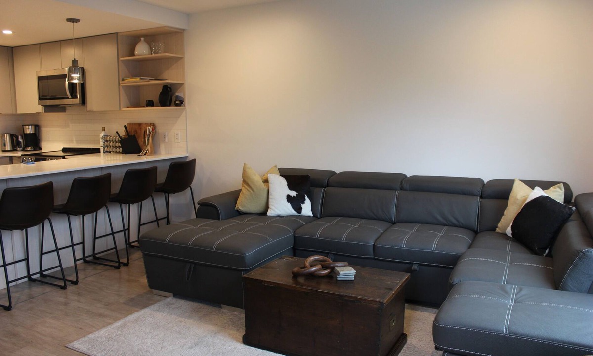 Revelstoke Condo | Relax, Explore, Repeat –Your Revelstoke Retreat Awaits, 3 Bedroom, Pet Friendly!