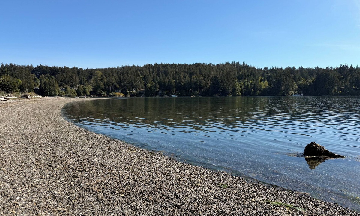 Sooke Cottage | Relax Seconds from the Pacific Ocean at Beachfront Cottage with Private Deck