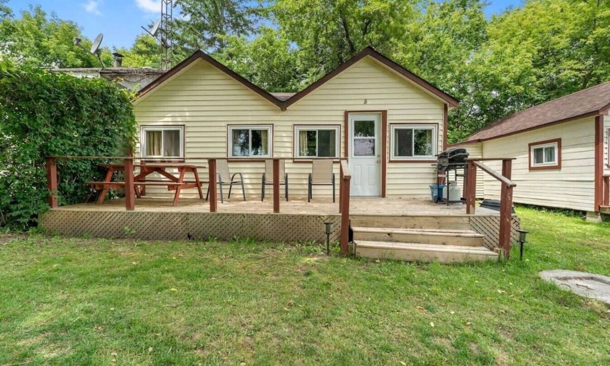 Otonabee-South Monaghan Cabin | Relaxing Countryside Stay