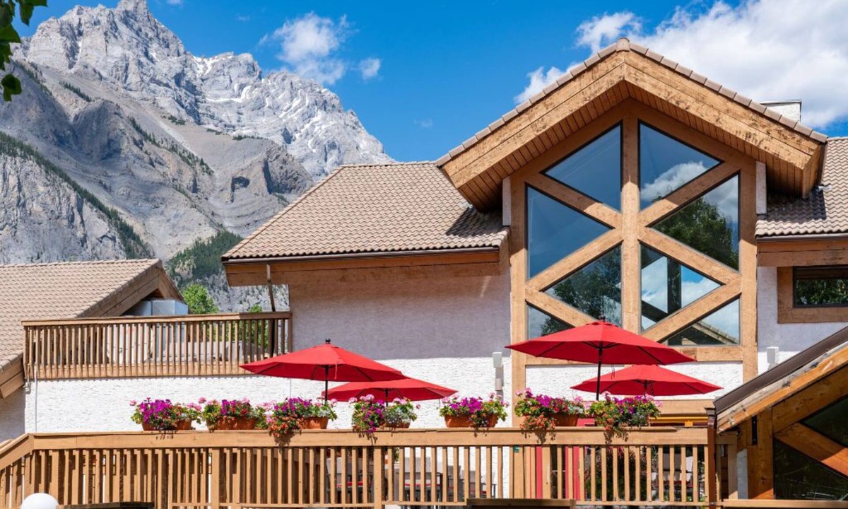 Banff Condo | Renovated Condo At The Base of Tunnel Mountain!