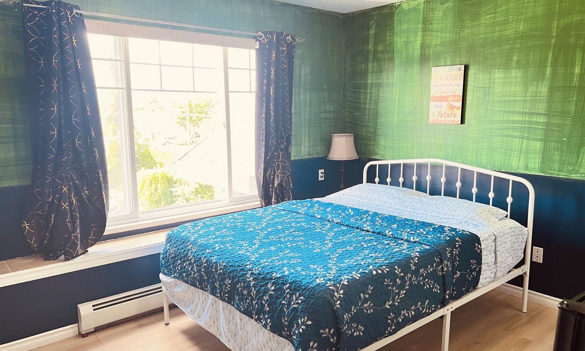 Fleetwood House | Rental Vacation Home/Rm A Good location, 45minutes fromYVR Airport