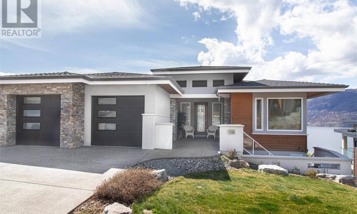 Central Okanagan House | Resort Home in Lake Okanagan - Lake Views/Boating & Swimming/Wine Trails/Golf