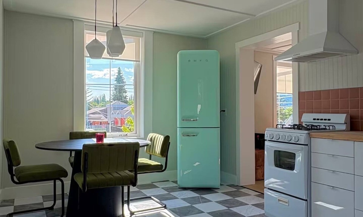 Rossland House | Retro 3BR Downtown + PacMan