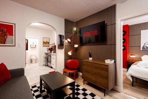 Ramsay Apartment | Retro-Chic Hideaway - Walking Distance To Stampede