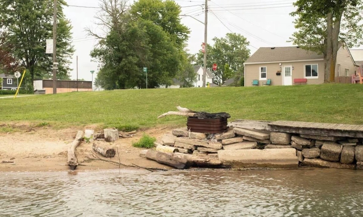 Sombra Cottage | Retro Retreat - Riverfront Access - St. Clair River